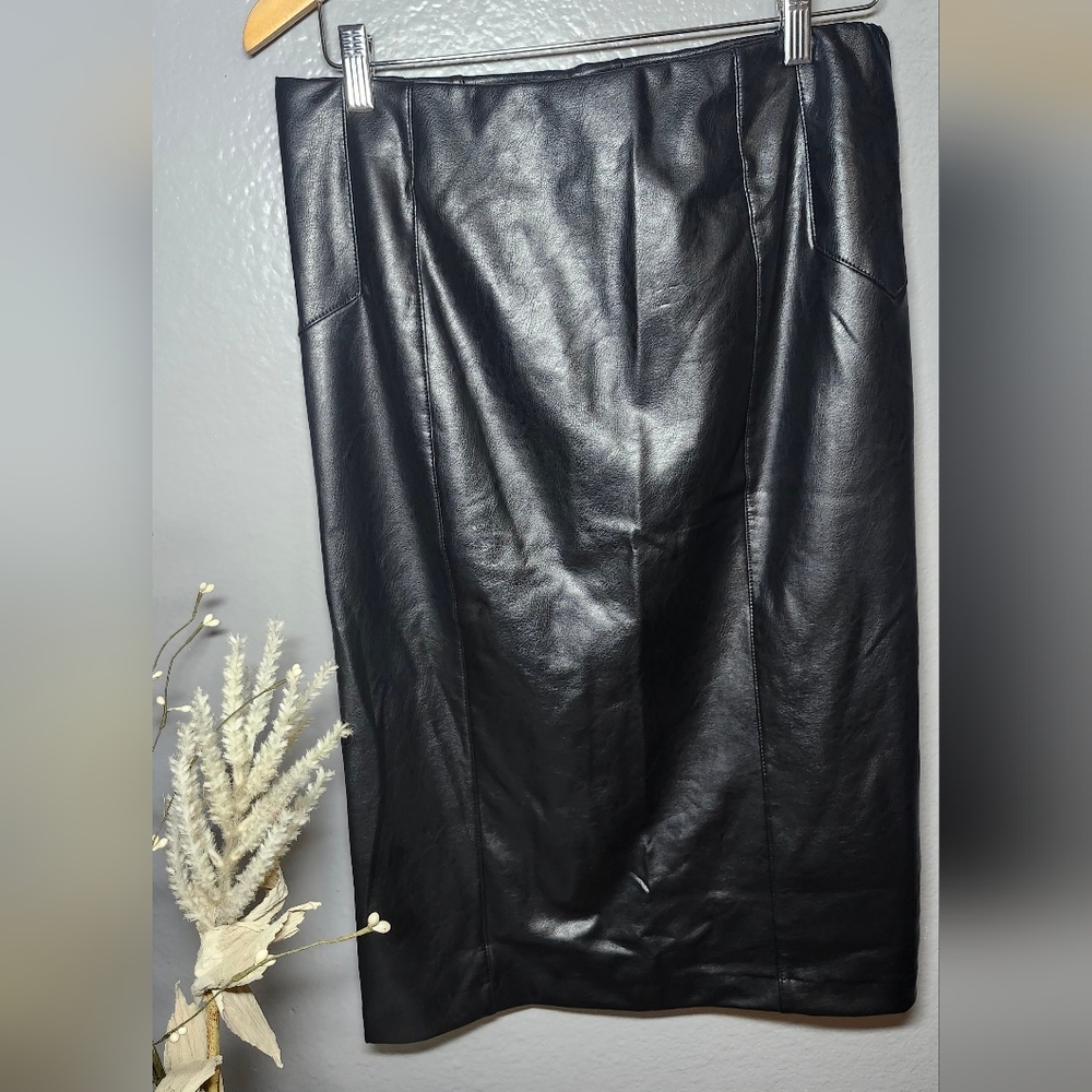 Chic Black Leather Skirt